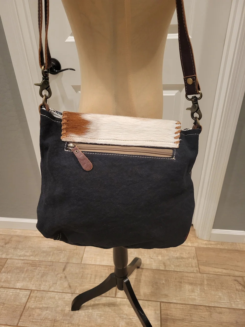 NWT Myra Bag Brown & White Cowhide, Western - Boho Shoulder Satchel - Picture 7 of 11